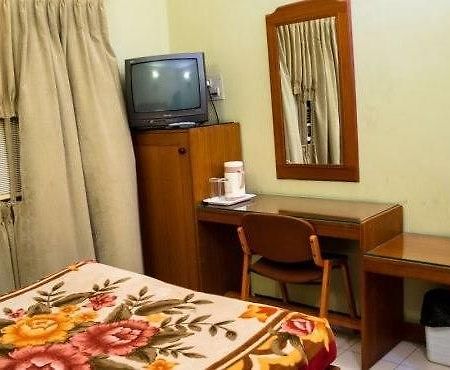 Hotel Bombay Tiffanys Mysuru Zewnętrze zdjęcie